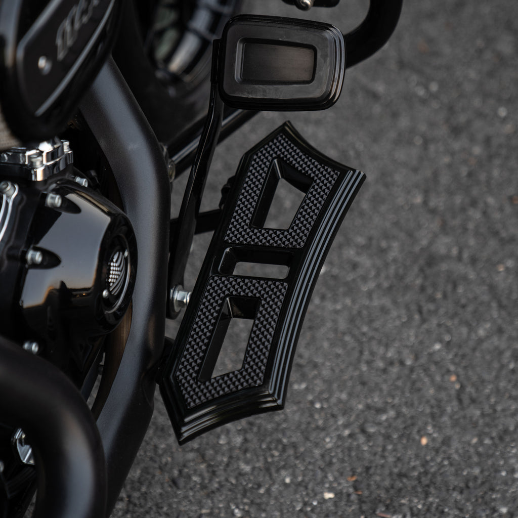 Hoprousa Motorcycle Floorboards Chrome Black Driver Stretched Footrests Chopper Bobber Diamond Hollow-out One Pair For Harley 2018+ Fatboy